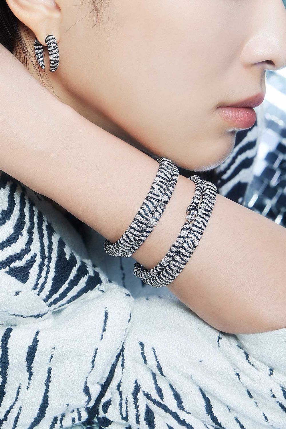 楊紫再收服一品牌！成APM Monaco全球品牌代言人！「這系列」女生都在搶！-5