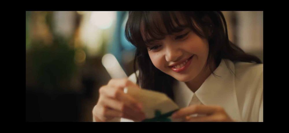 Lisa IG追蹤數破1億！翻唱小甜甜《My Only Wish》MV照片曝光、每一套都美翻！-5