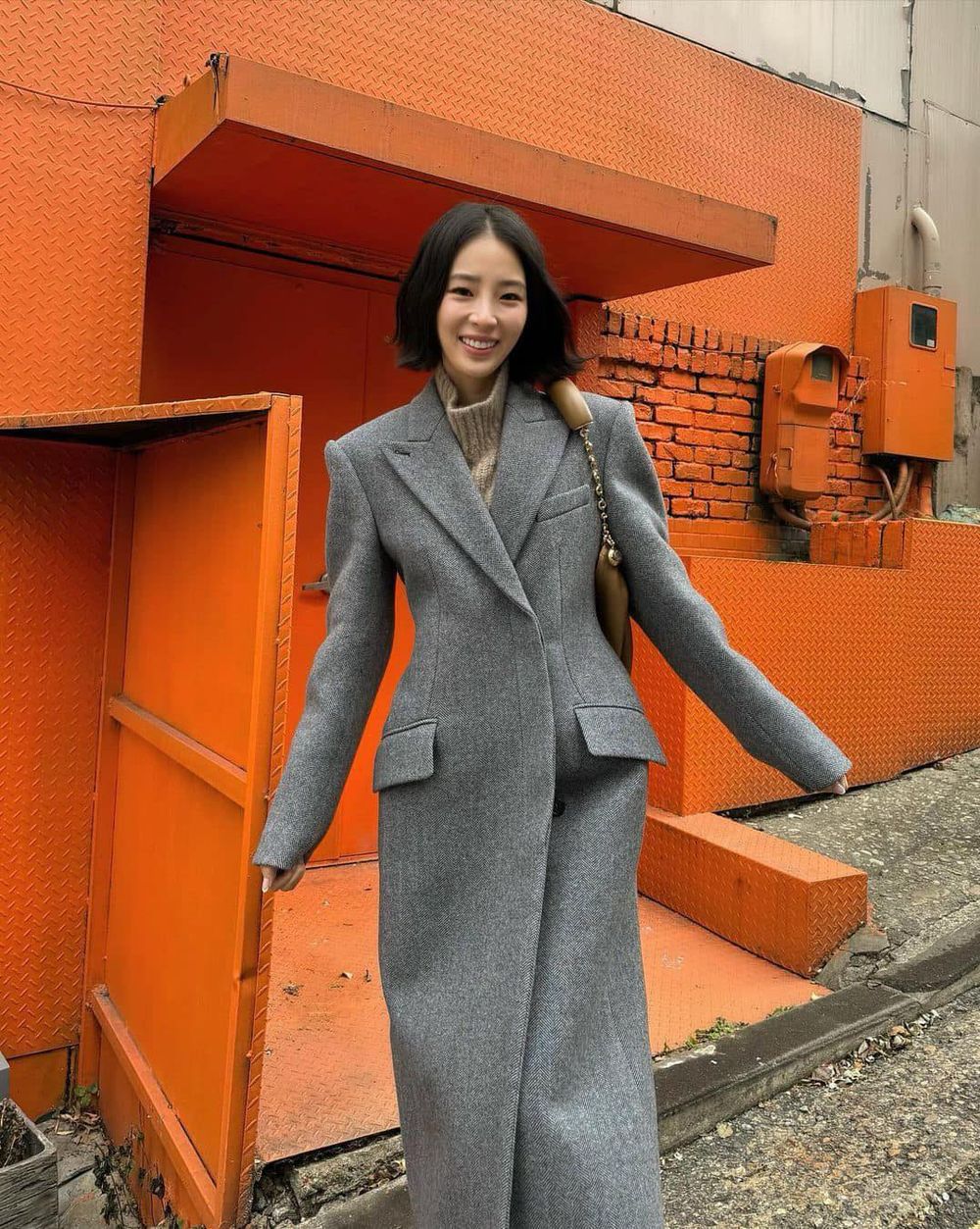 冬天五大外套10套穿搭圖鑑！小香外套必收、羽絨外套這樣穿才不顯胖！-6