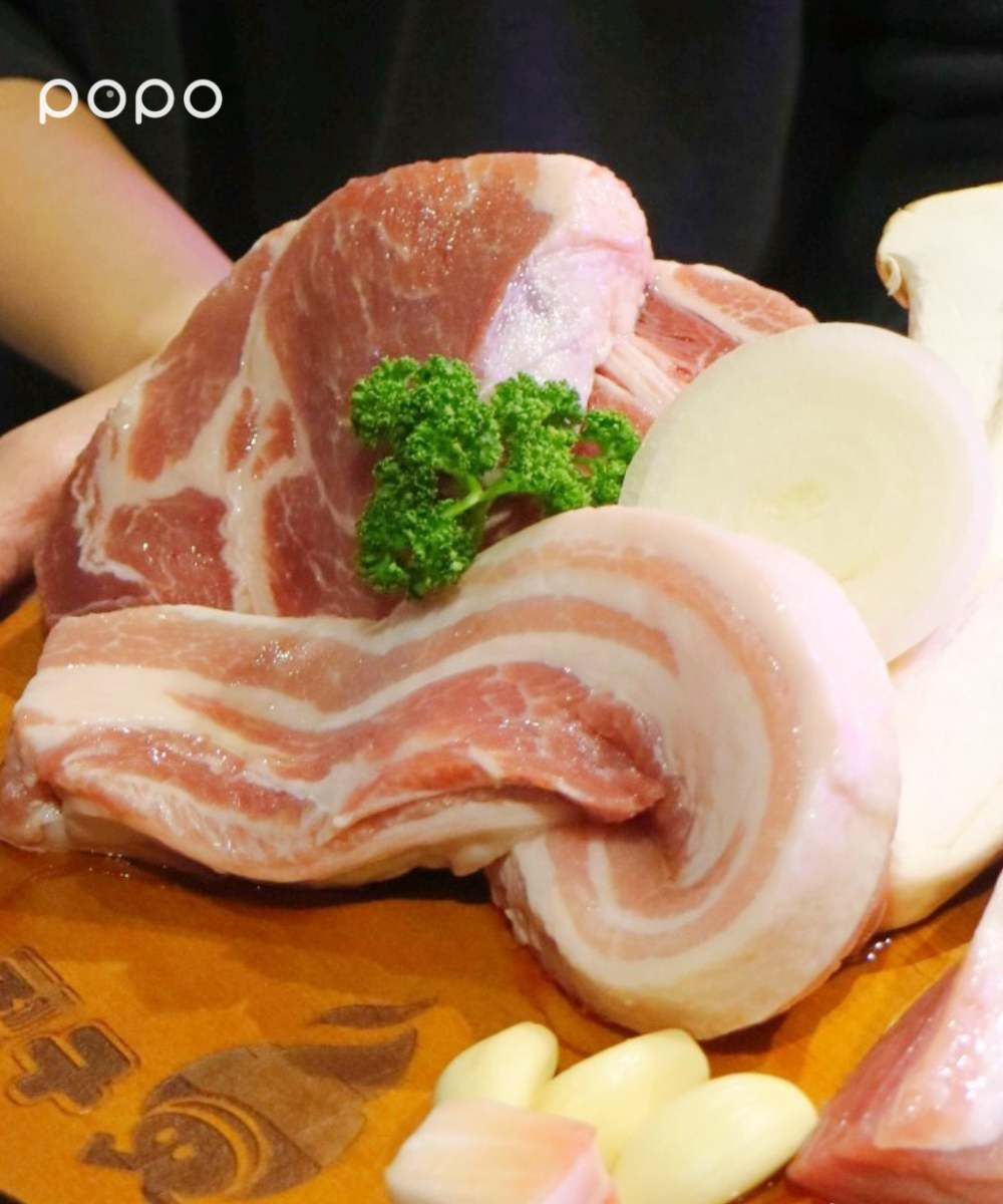 肉肉控瘋掉！王品最新「金咕韓式烤肉」療癒豬五花三吃必點、開幕再享7折優惠！-3