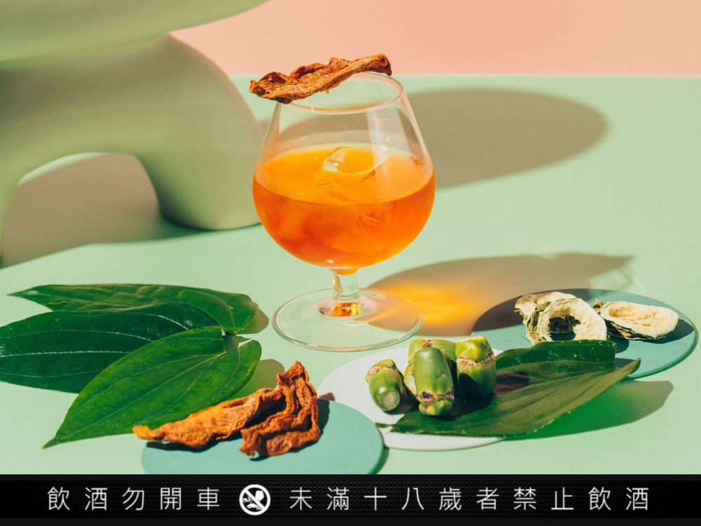台北必訪人氣酒吧！KOR 把「蒜頭雞湯」做成酒、熱呼呼冬天喝一杯超幸福！-7