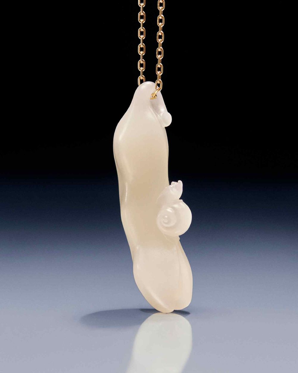 全年只有這時候買得到！LOEWE新年限量「好運澎澎包」楊冪也在揹！-5