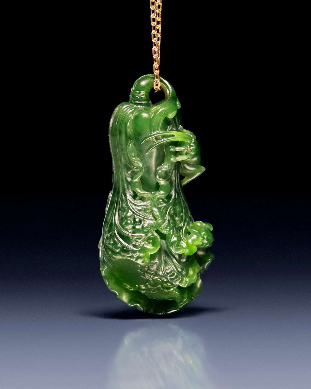 全年只有這時候買得到！LOEWE新年限量「好運澎澎包」楊冪也在揹！-6