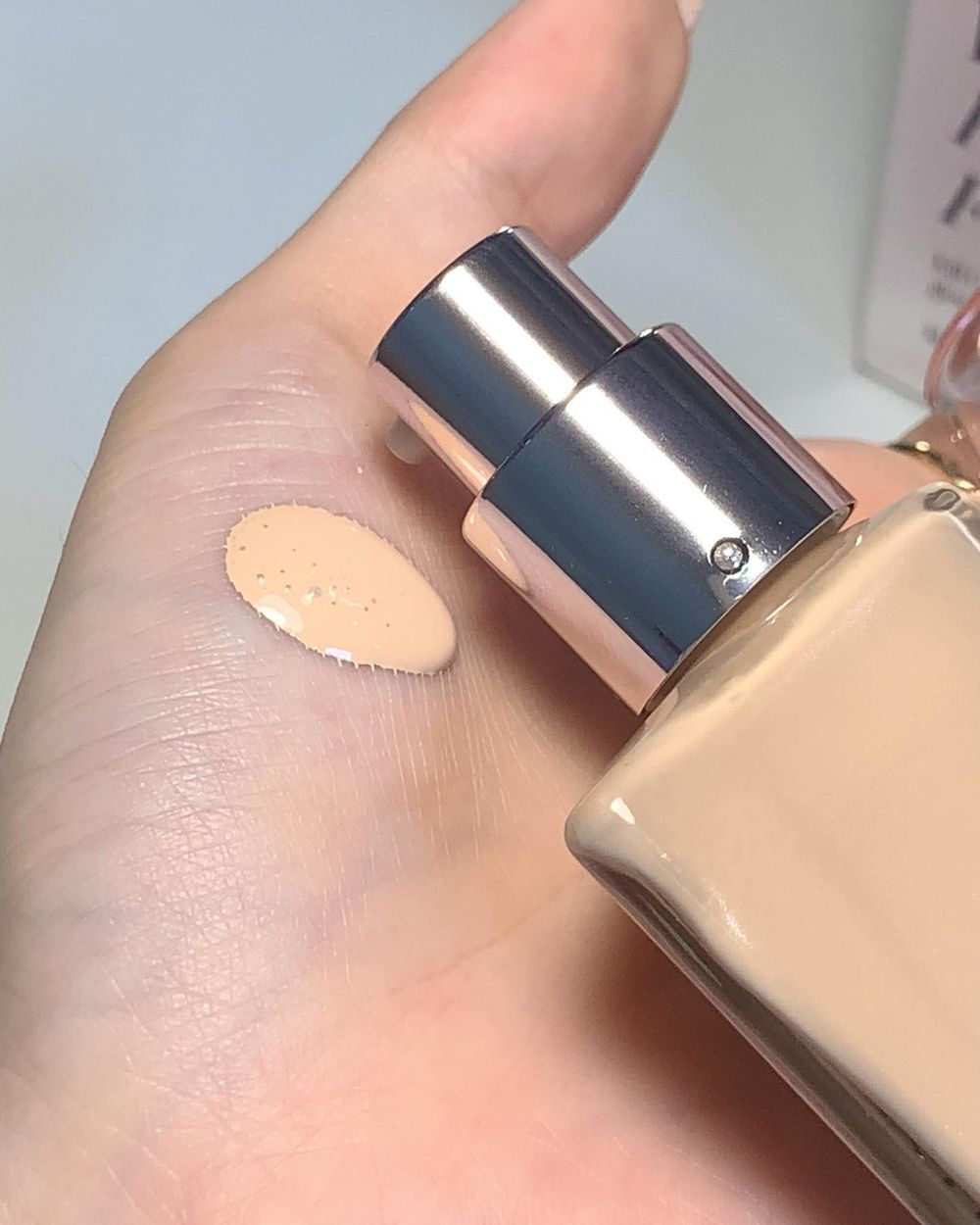 韓網大推明星彩妝師！金惠琳年度總整9款好用粉底推薦，不泛油光最美水光肌、半霧半透女神裸妝...韓妞壓箱底寶藏底妝都在這！-16