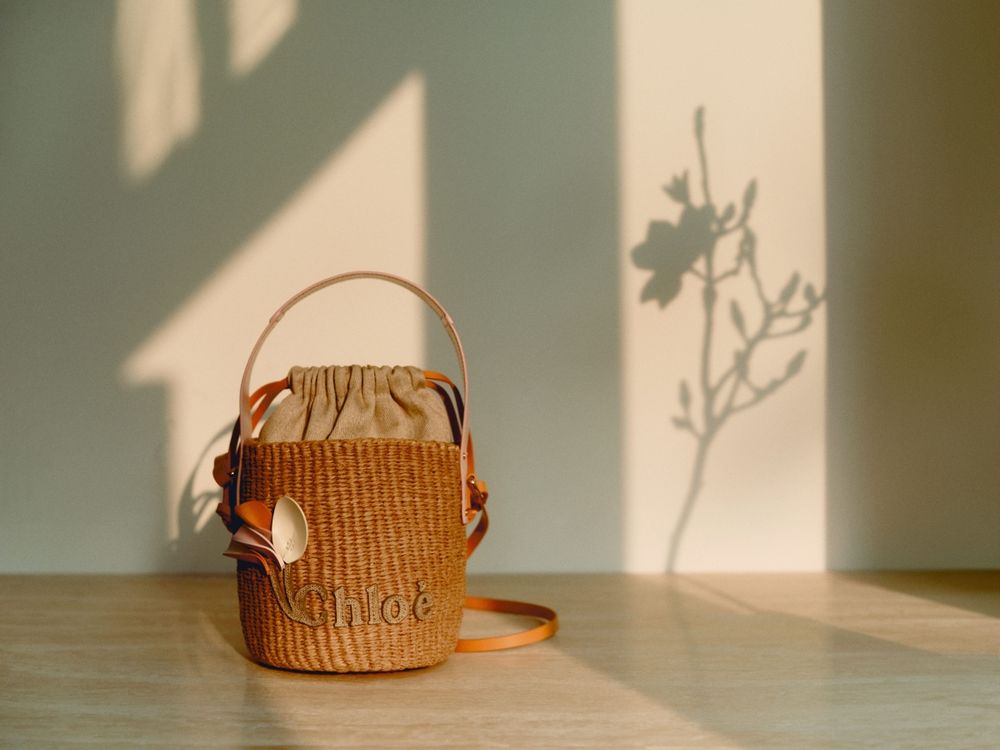 2024必買精品包！Chloé爆款Woody托特包新色「霜淇淋粉、小雞黃」三萬多買到！-12