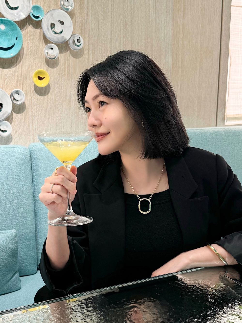 小S與16歲二女兒Lily吃Tiffany咖啡廳下午茶露香肩自拍！顏值超高以為是姊妹！-8