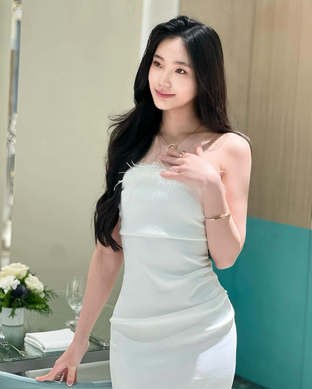 小S與16歲二女兒Lily吃Tiffany咖啡廳下午茶露香肩自拍！顏值超高以為是姊妹！-5