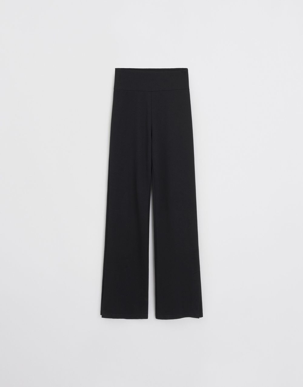 女生必學！4招黑褲「急救級」顯瘦穿搭技巧！蘿蔔腿胖臀瞬間隱形，「這件」百元神褲必買！-2