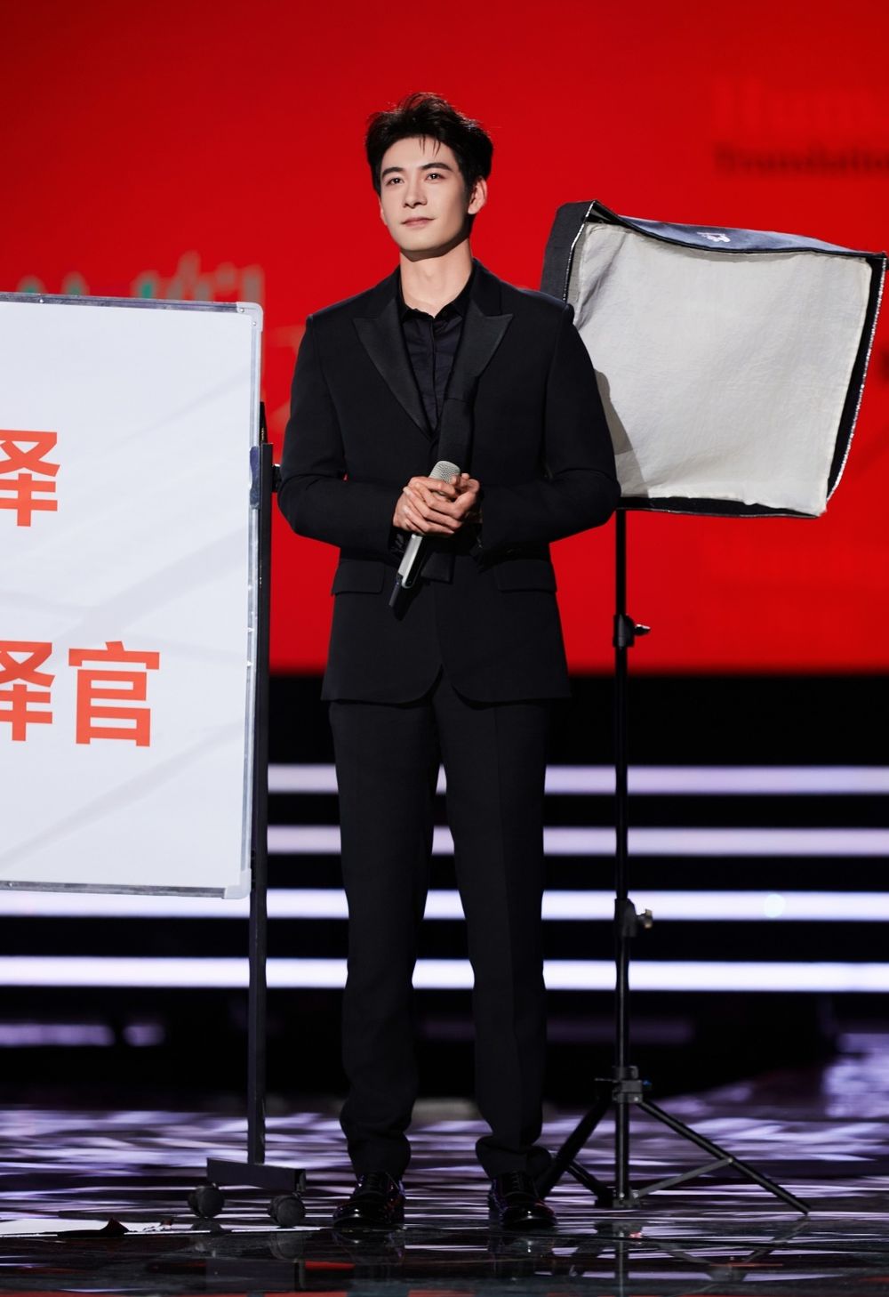 8位身高「超過186公分」陸劇男星！龔俊&張凌赫行走的衣架子，劉宇寧190公分長腿滿屏制霸！-8