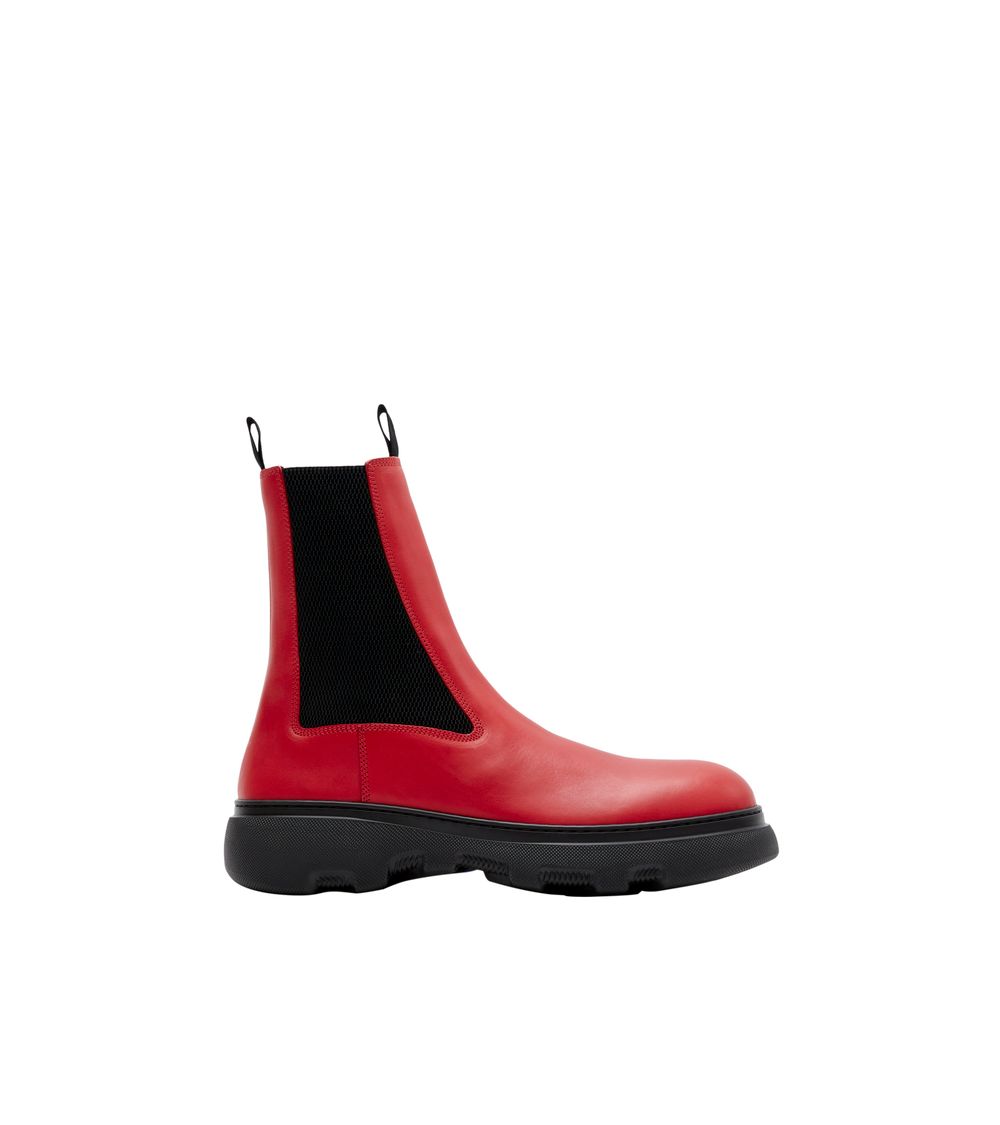 傳說中的終極開運色！Burberry郵筒紅必買單品一次看、「騎士包」湯唯也在揹！-5