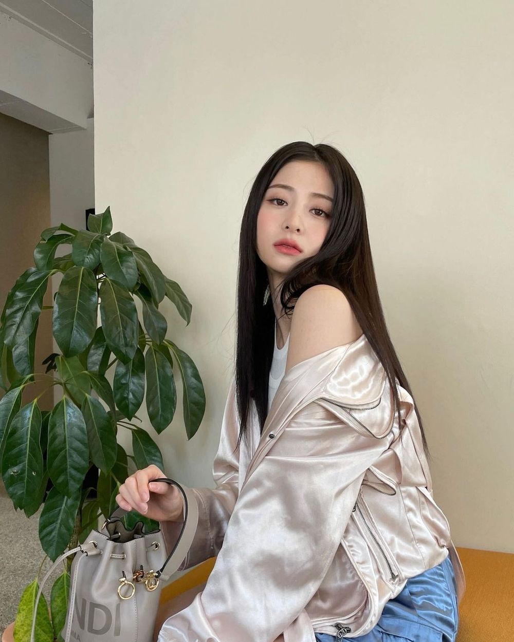 LE SSERAFIM首次來台參加2024除夕紅白藝能大賞！5成員私服曝光身材好到嚇人！-6