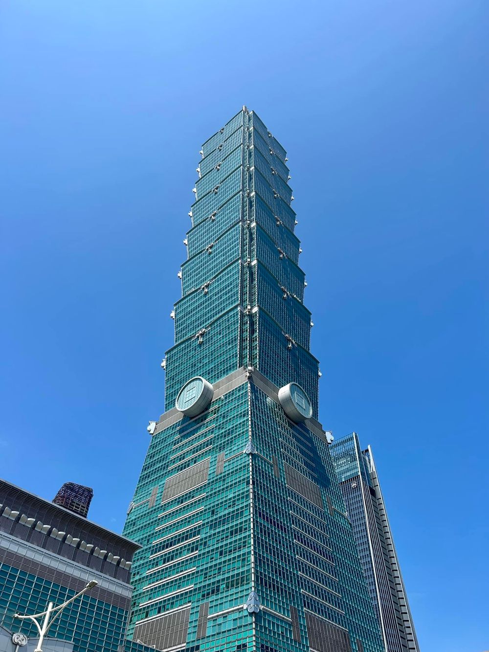 2023百貨周年慶精品包優惠攻略!LV、CELINE、LOEWE...滿萬送千+信用卡回饋現省好幾千!-10
