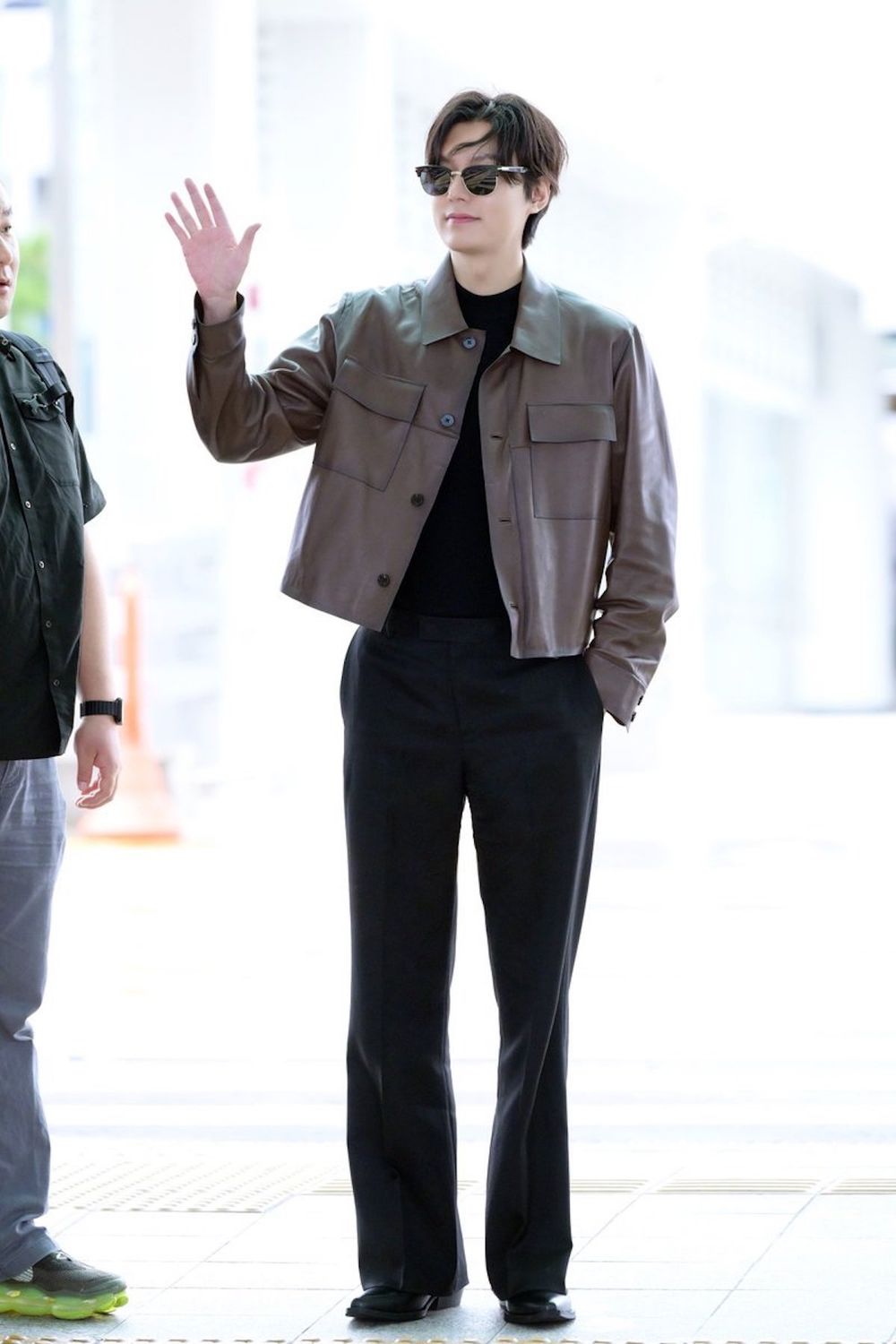 長腿歐霸李敏鎬、EXO隊長SUHO為BOSS米蘭時裝週現身機場，穿搭帥出新高度！-9