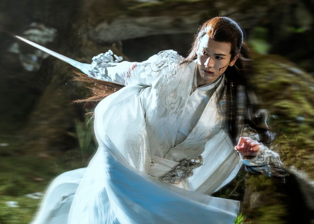古裝劇8位「戰損妝天花板」男星！張凌赫、肖戰、成毅破碎感十足，王鶴棣&丞磊滿臉傷痕更帥！-13