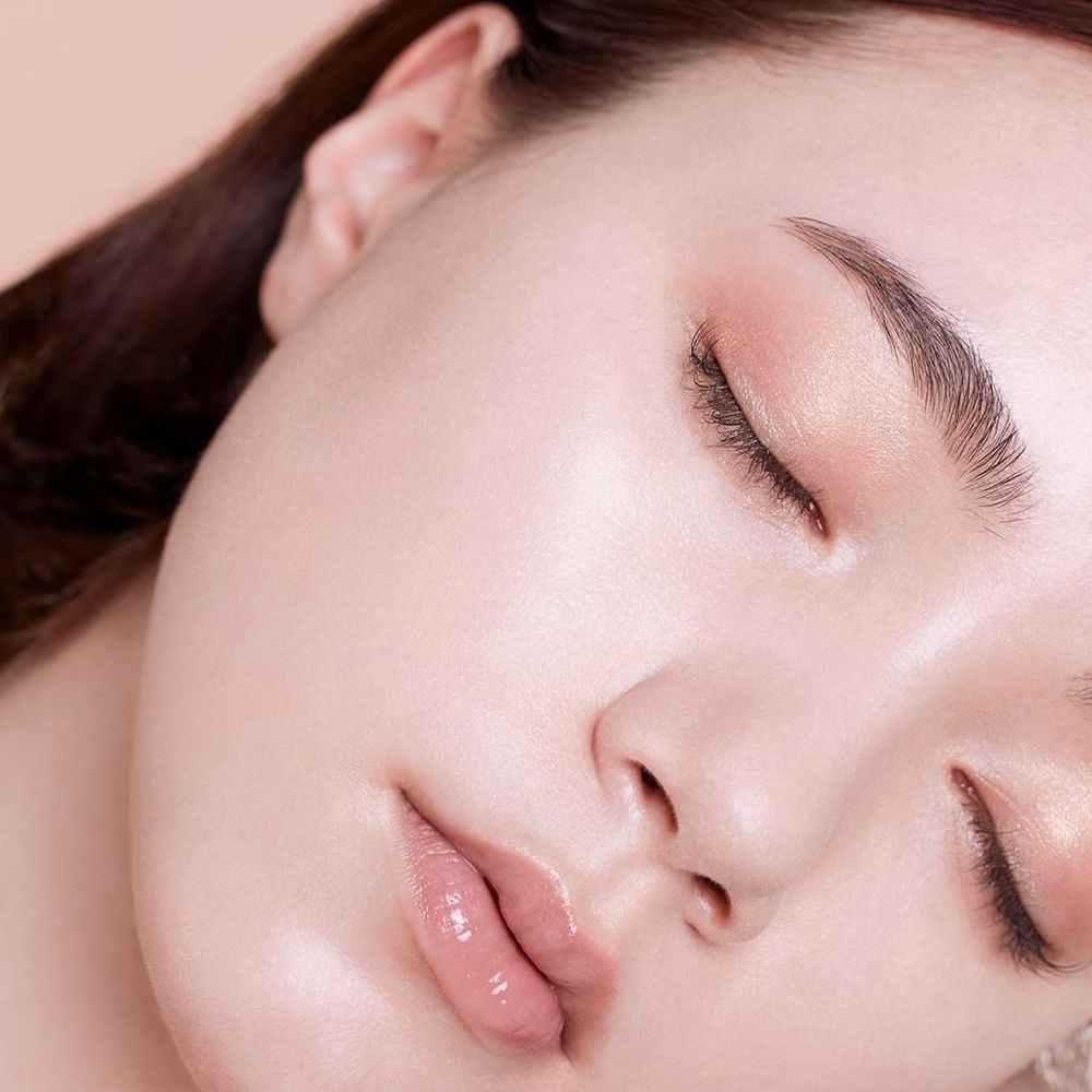 人氣保養型粉底推薦！網友大推8款專櫃「養膚粉底霜」，奢華潤膚、還能提亮緊緻小臉！用過立刻迷上粉底霜！-4