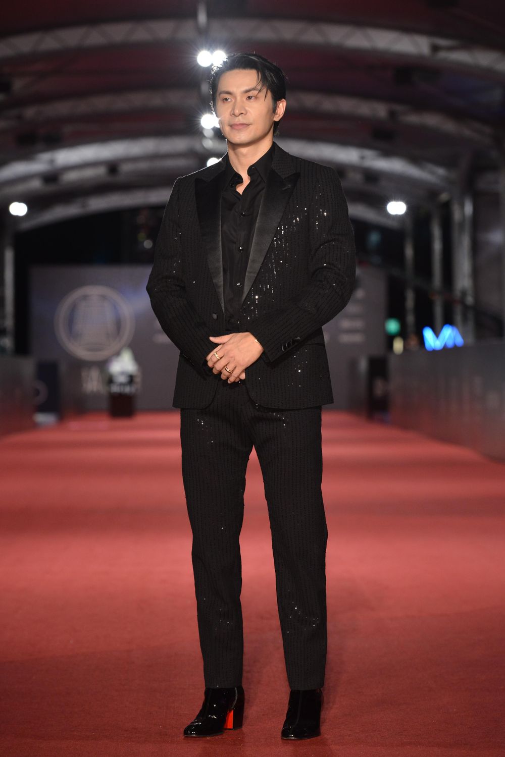 2023金鐘獎紅毯8大男神出爐！劉冠廷對戰李程彬、吳慷仁絲絨西裝成鎂光燈焦點！-6