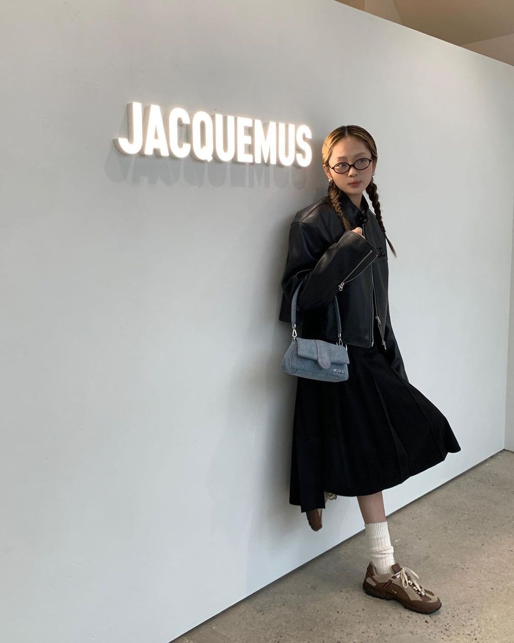 韓國女生人手一咖！Jacquemus快閃店「放大版奶油包」空降韓國聖水洞！必買經典款是這些！-4