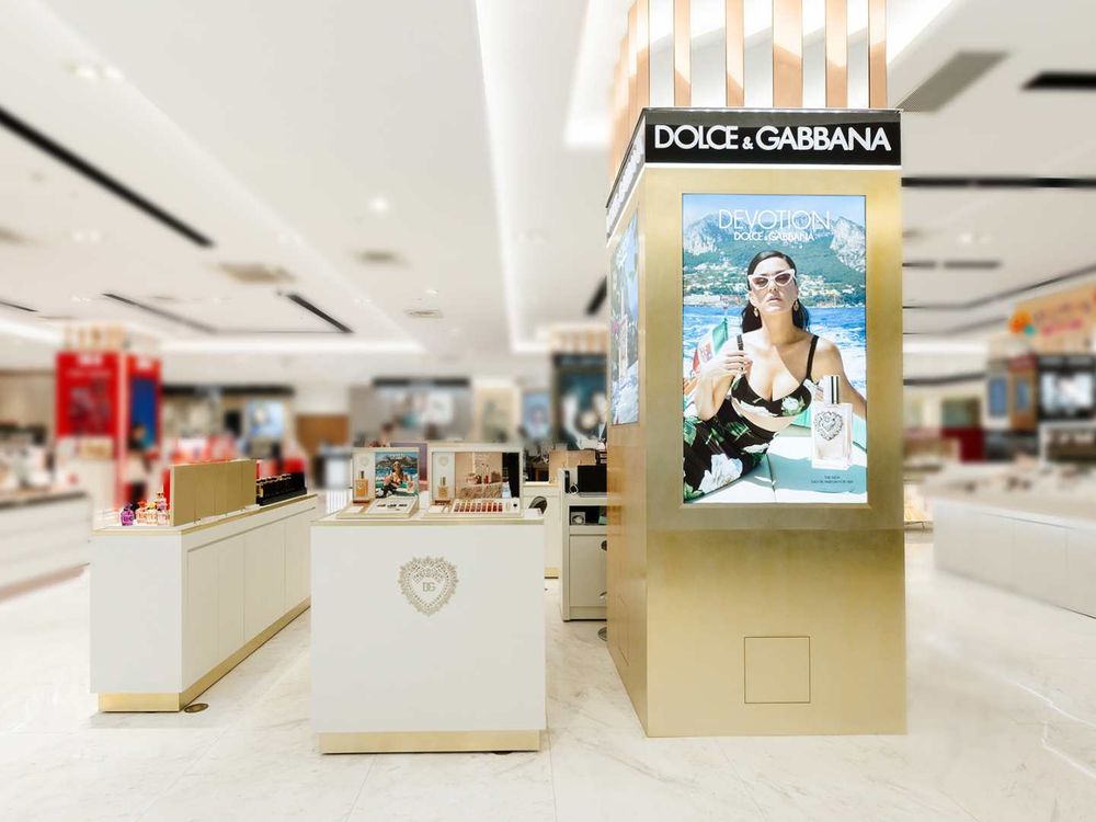 絕美快閃櫃降臨SOGO！Dolce & Gabbana 首次精品聖心墜飾鑲嵌彩妝盒，奢華愛心打亮盤、甜點香調淡香水必收！-14