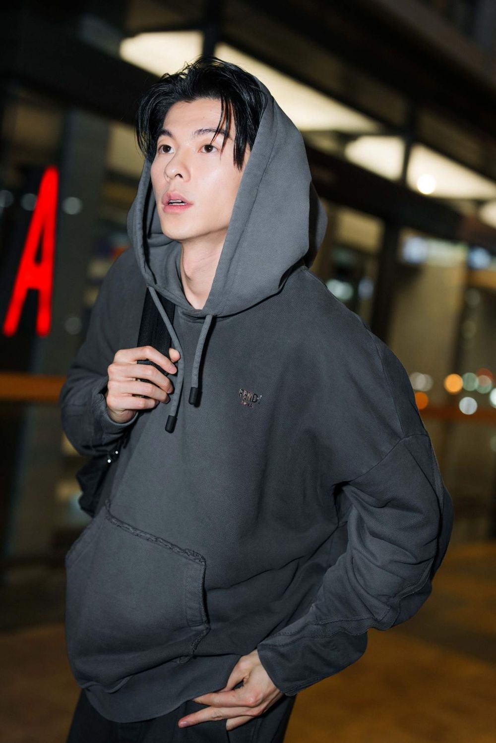 野生「長腿男神」許光漢、李敏鎬太帥！現身機場飛米蘭出席FENDI大秀！-3