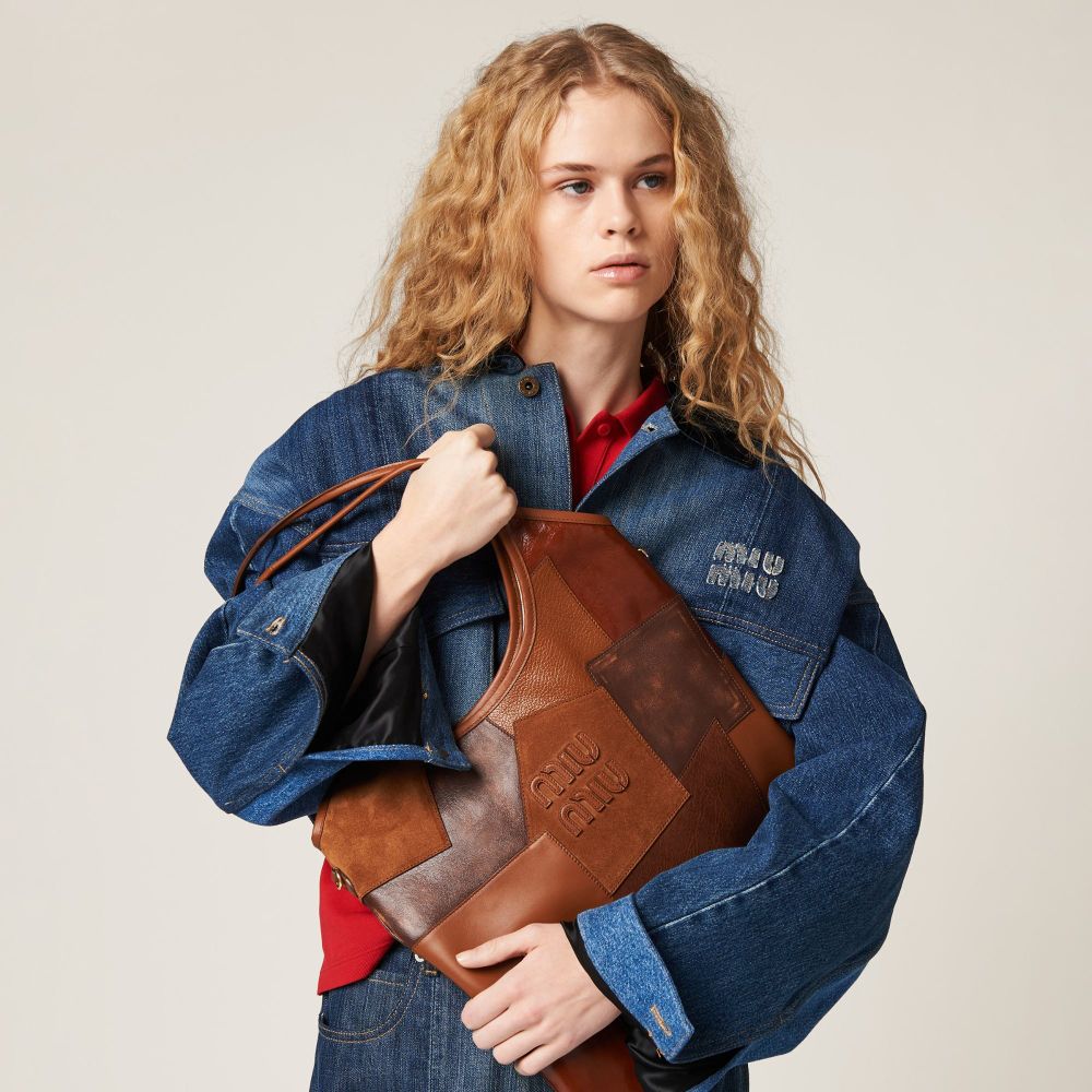 「人間芭比」張員瑛穿MIU MIU最新丹寧褲，107公分長腿比例好到嚇人！-10