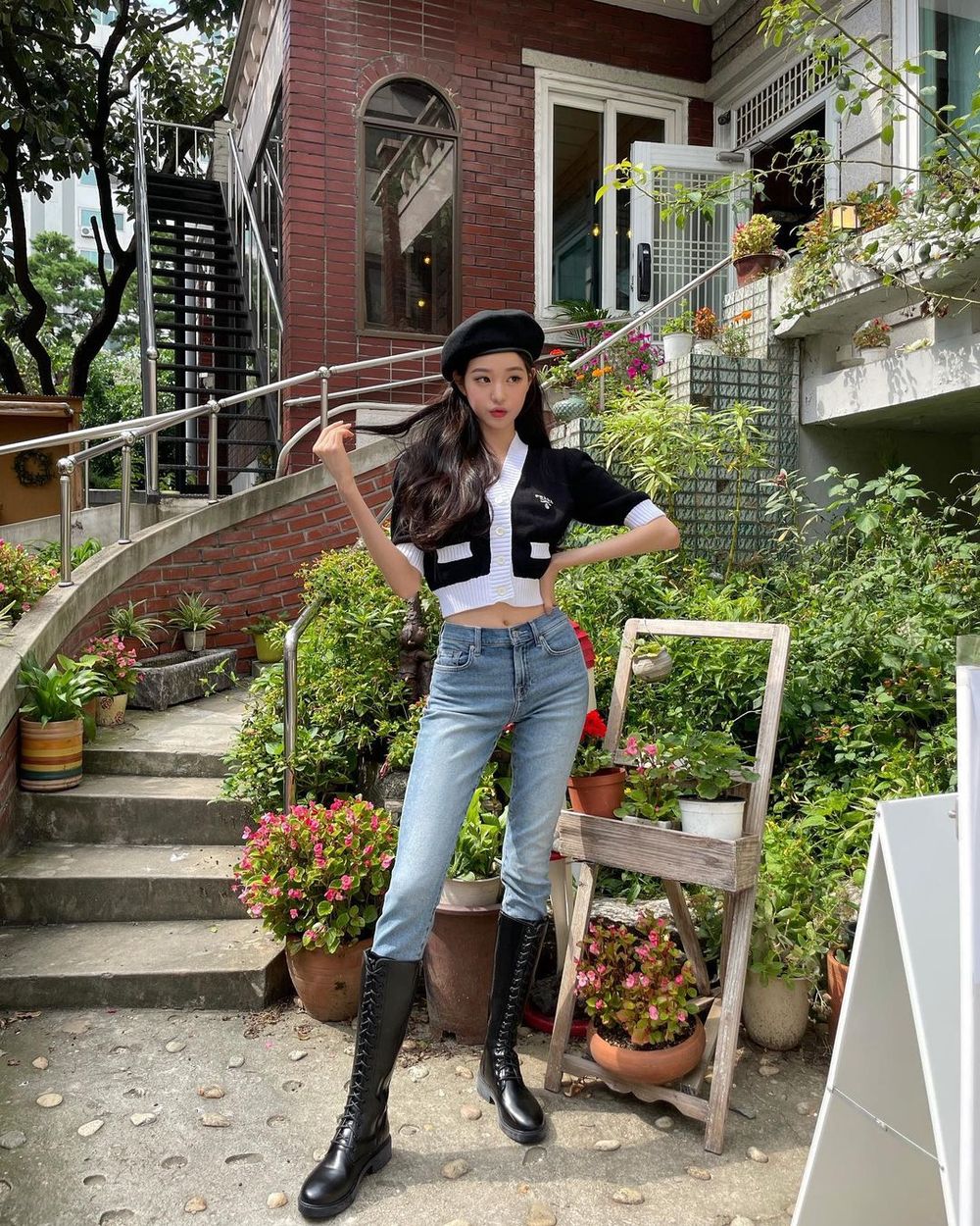 「人間芭比」張員瑛穿MIU MIU最新丹寧褲，107公分長腿比例好到嚇人！-19