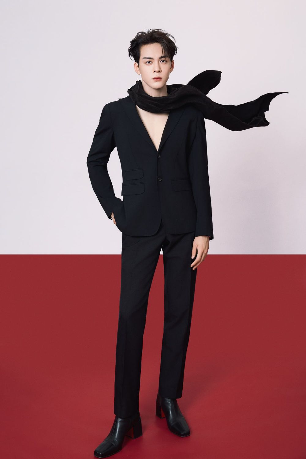 2023微博之夜出席男星紅毯造型直擊！「雙帥」王鶴棣&檀健次合體搞笑，肖戰、王一博帥出新高度！-18