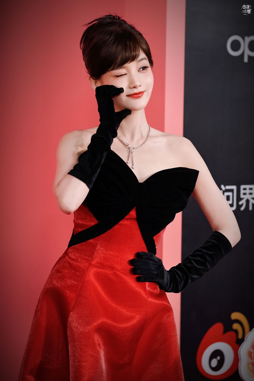 2023微博之夜出席女星紅毯造型直擊！95小花趙露思斑點裝超吸睛，古力娜扎cos選美小姐，白鹿獲全網好評！-15