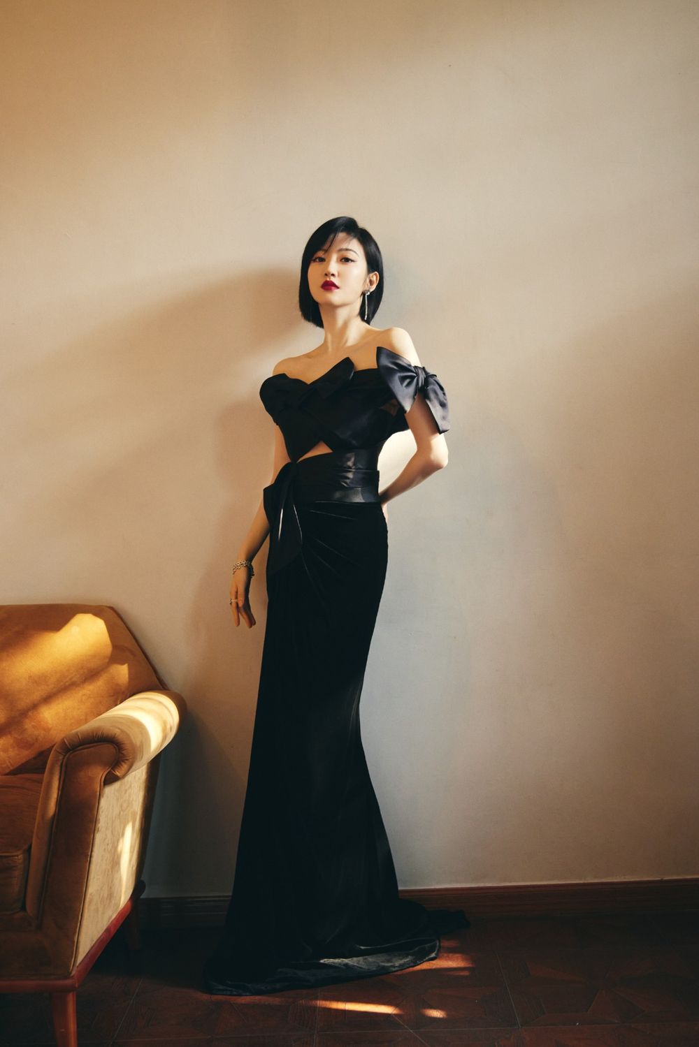 2023微博之夜出席女星紅毯造型直擊！95小花趙露思斑點裝超吸睛，古力娜扎cos選美小姐，白鹿獲全網好評！-13