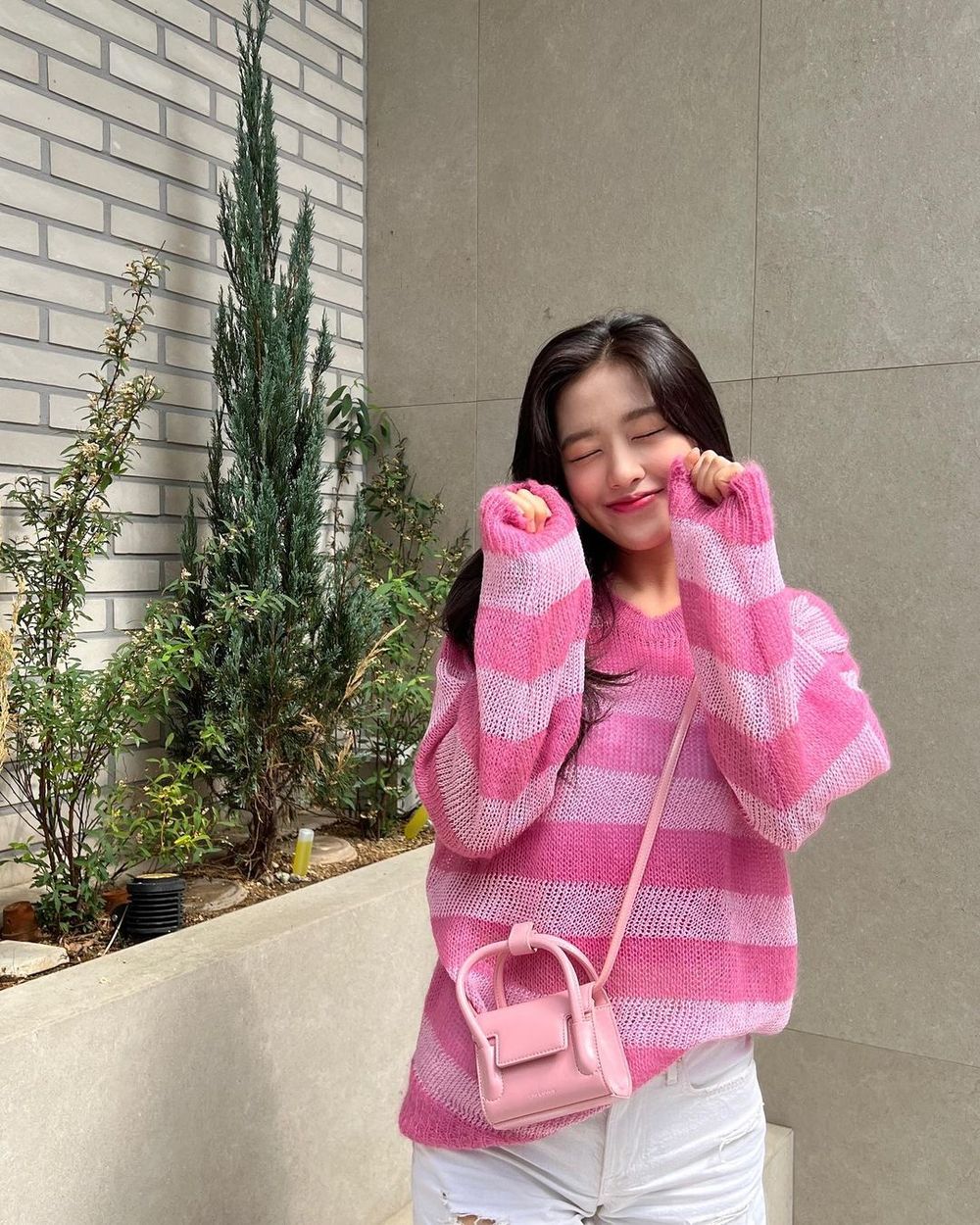 不用減肥！終極「藏肉」顯瘦穿搭5大方法！「這招」把粗腿、胖手臂一口氣變不見！-4