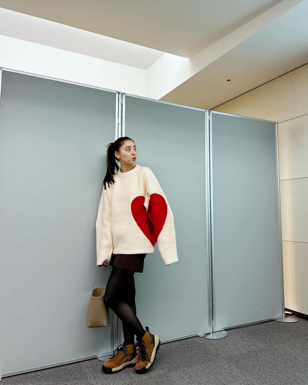 不用減肥！終極「藏肉」顯瘦穿搭5大方法！「這招」把粗腿、胖手臂一口氣變不見！-5