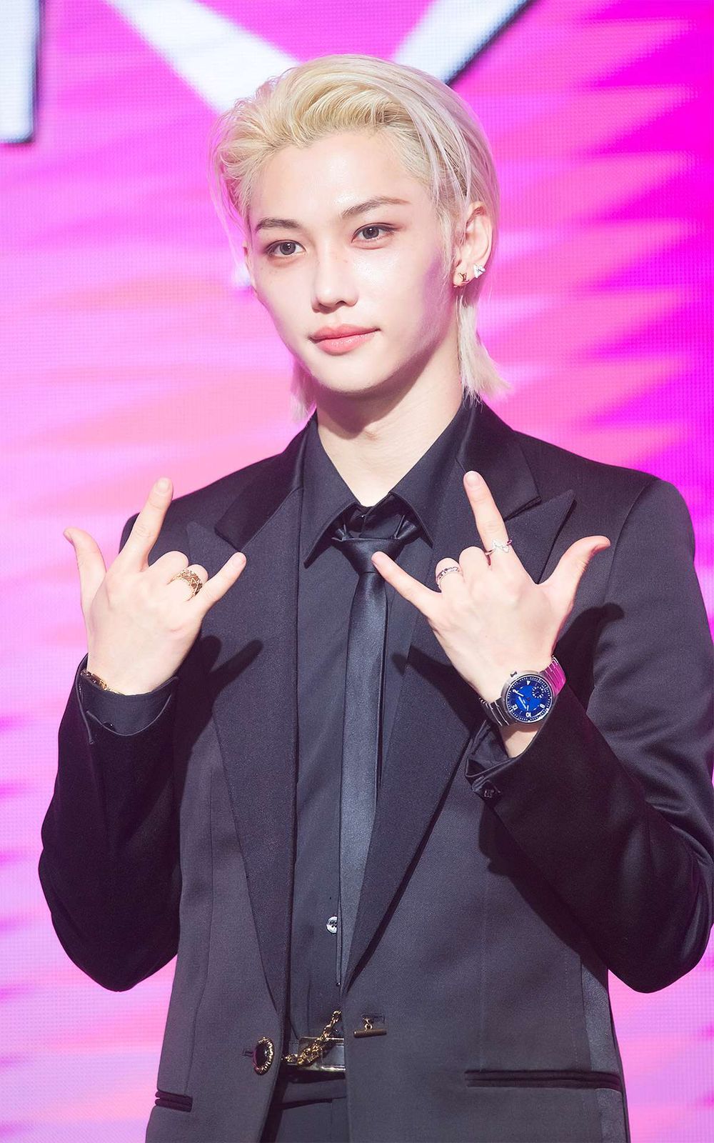Stray Kids Felix到底多紅？LV寵到「爆款精品包」全奉上、每款都要價不斐！-19