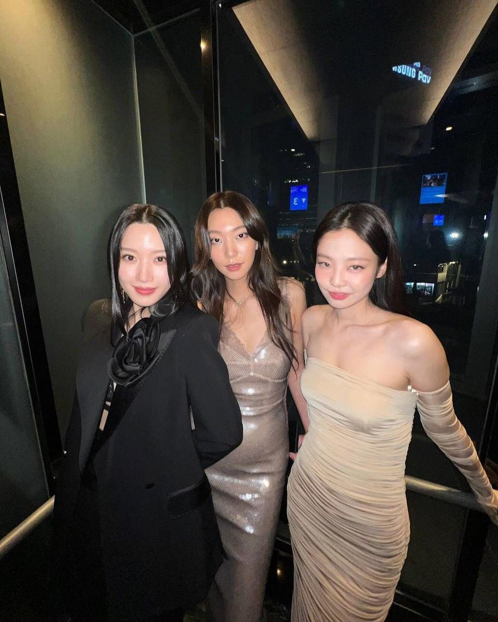 最美社長～Jennie金珍妮現身機場狀態超好！手拎香奈兒包包、準備出席大秀！-9