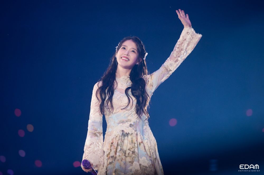 國民小天后IU時隔2年回歸！新曲〈Love wins All〉合作防彈V預告搶先公開，加碼2024世巡首登小巨蛋！-10