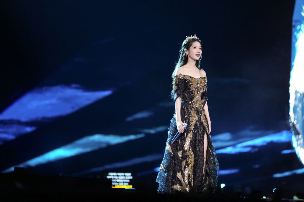 IU睽違4年台灣演唱會門票日期確定！人間仙女「舞台造型」回顧，準備好衝搶票了！-2