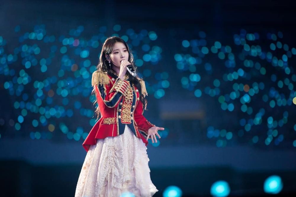 IU睽違4年台灣演唱會門票日期確定！人間仙女「舞台造型」回顧，準備好衝搶票了！-14