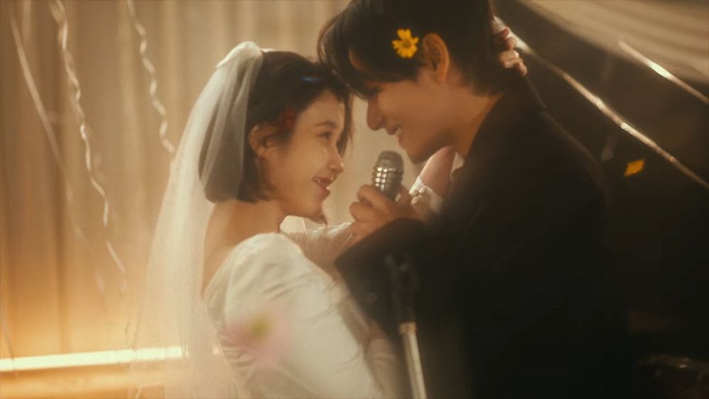 IU新歌〈Love Wins All〉正式發行！防彈V擔綱男主角，媲美電影等級規格，MV隱藏彩蛋含意全網看哭！-15