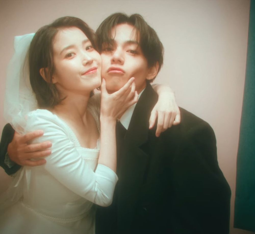 IU新歌〈Love Wins All〉正式發行！防彈V擔綱男主角，媲美電影等級規格，MV隱藏彩蛋含意全網看哭！-19