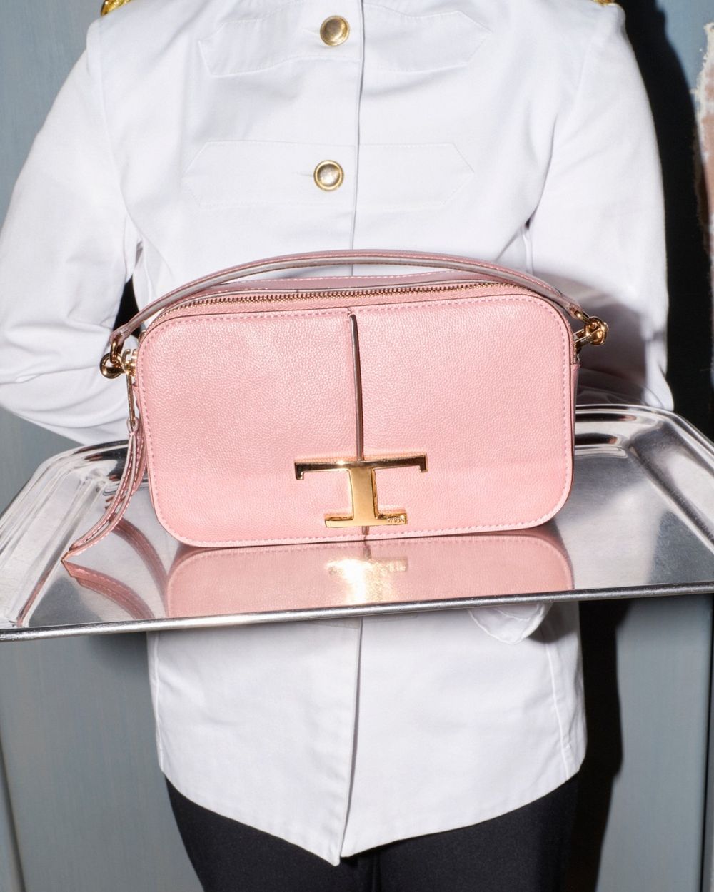 快許願2024情人節禮物！TOD’S 玫瑰粉相機包價格很可以、豆豆鞋此生必買！-12
