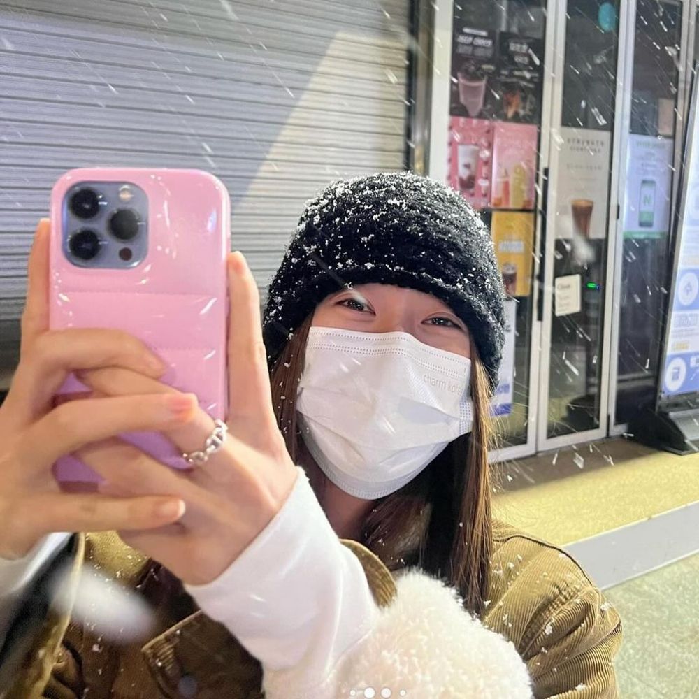 Lisa、TWICE娜璉、aespa Winter最愛「空氣手機殼」台灣也買得到！草莓牛奶色可愛瘋掉！-6