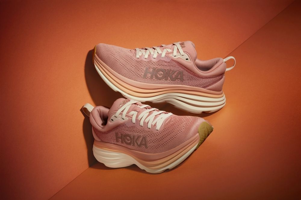 2024必買球鞋！ HOKA推出奶油櫻花粉厚底鞋、腿長瞬間+5公分以上！-10