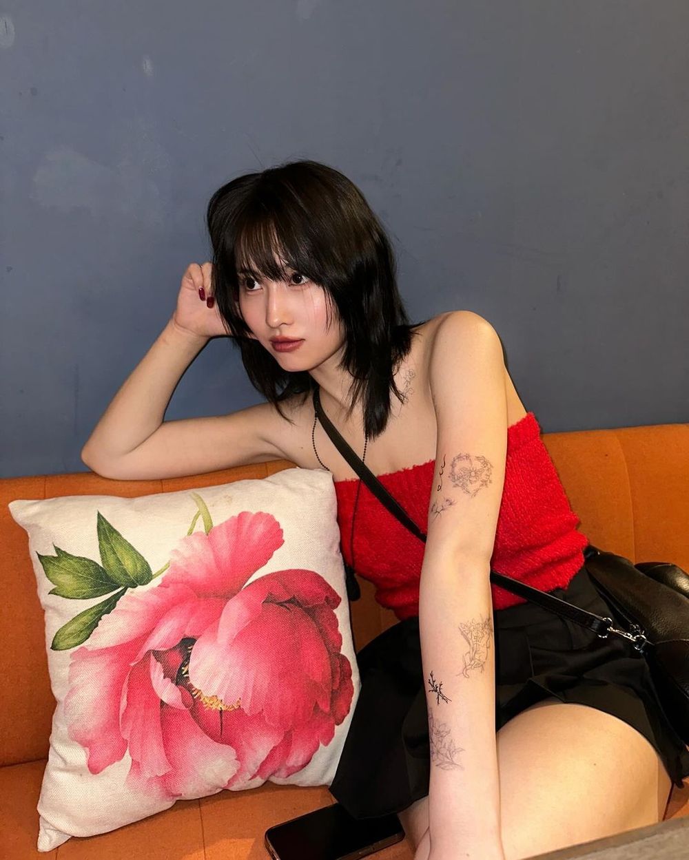 網公認「最適合穿紅色」的女偶像TOP5！張員瑛、Karina這樣穿出有料好身材！-15