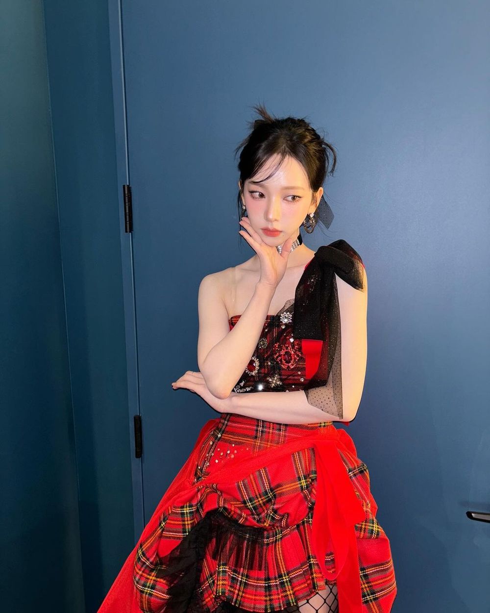 網公認「最適合穿紅色」的女偶像TOP5！張員瑛、Karina這樣穿出有料好身材！-11