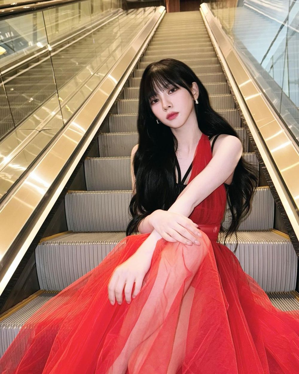 網公認「最適合穿紅色」的女偶像TOP5！張員瑛、Karina這樣穿出有料好身材！-12