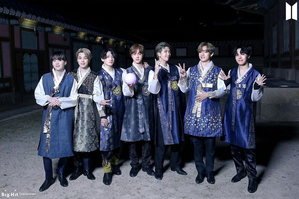 網評8組「穿韓服最帥」韓國男團偶像！Stray Kids、TXT霸氣外露，這團獲「韓服推廣大使」封號！-4