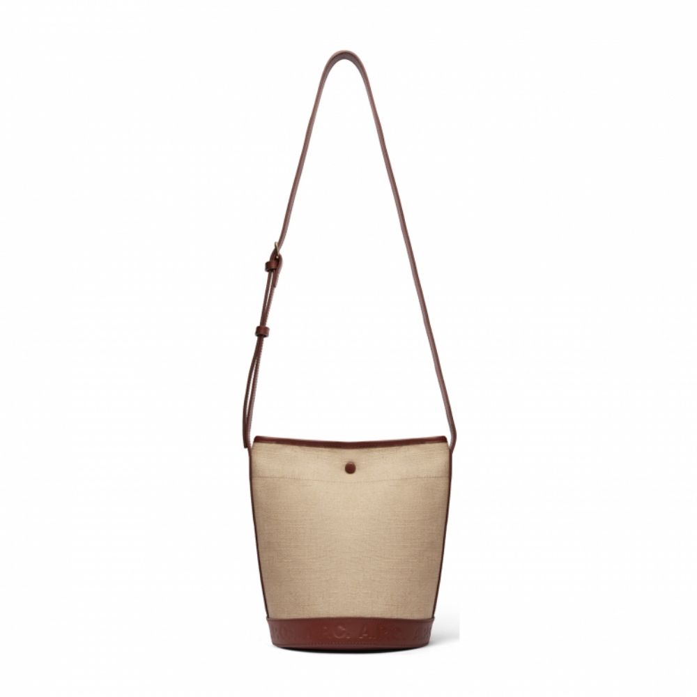 不用找代購！韓妞最愛A.P.C.台灣也開店了！半月包、托特包...這裡一次買齊！-17