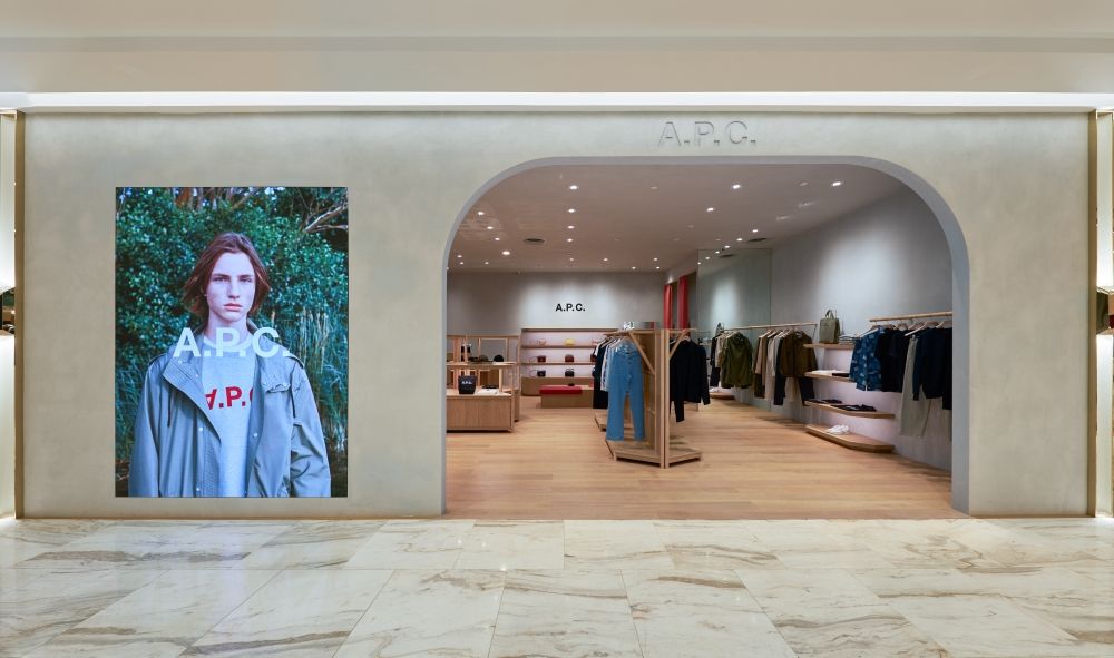 不用找代購！韓妞最愛A.P.C.台灣也開店了！半月包、托特包...這裡一次買齊！-5