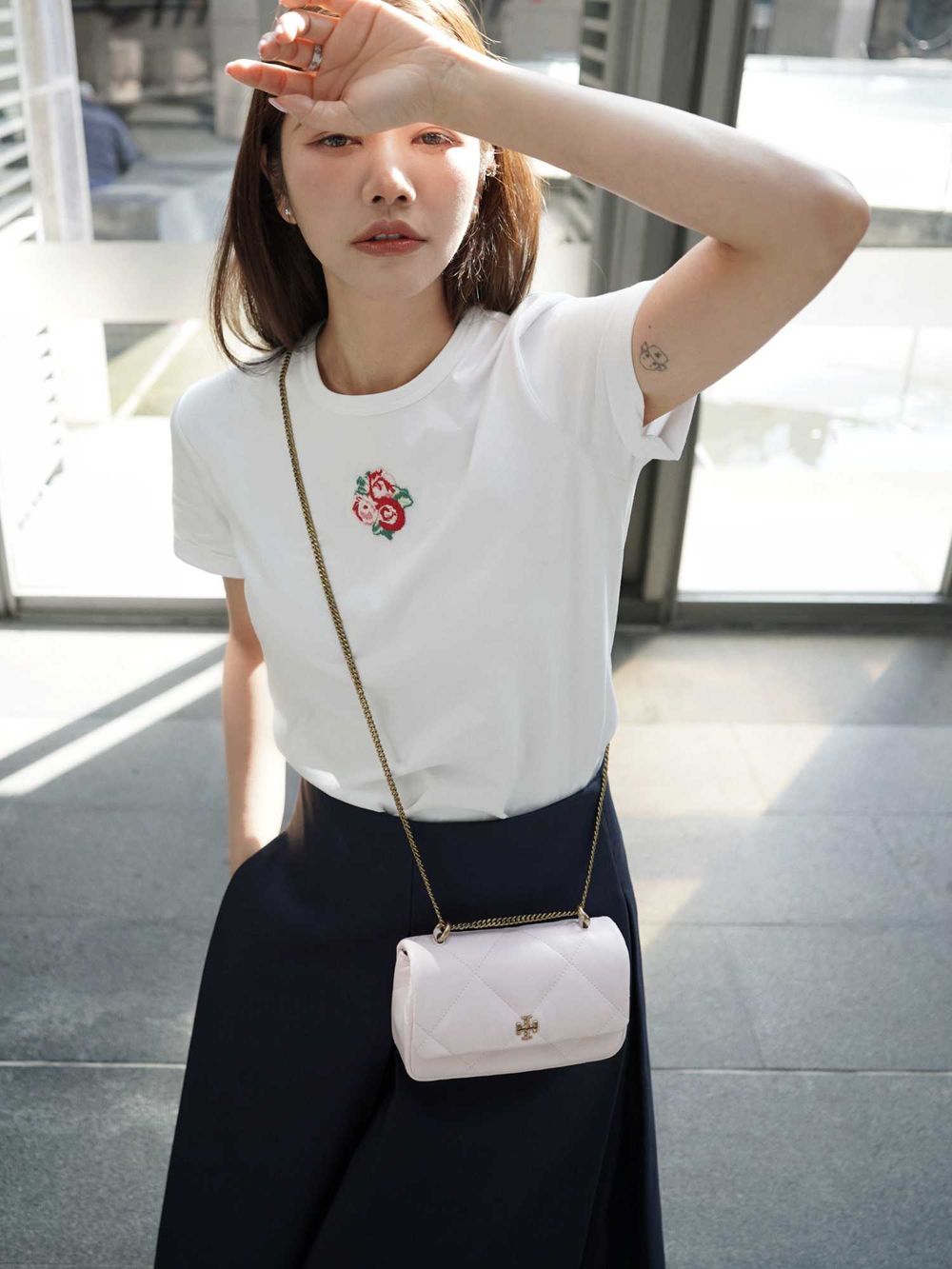 2024必買Tory Burch包包出爐！玫瑰粉「鍊帶雲朵包」萬元初入門！-6