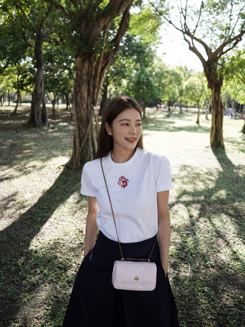 2024必買Tory Burch包包出爐！玫瑰粉「鍊帶雲朵包」萬元初入門！-4