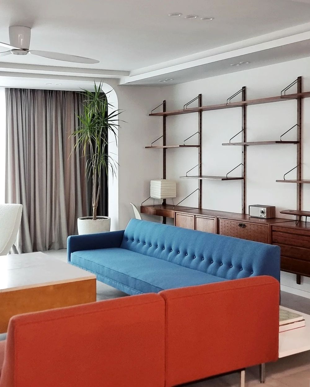 NewJeans宿舍裝潢真面目曝光！團員親自挑沙發家具布置，比樣品屋還美！-7