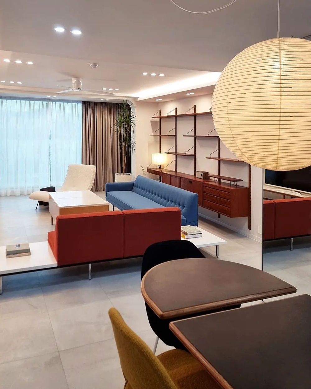 NewJeans宿舍裝潢真面目曝光！團員親自挑沙發家具布置，比樣品屋還美！-10